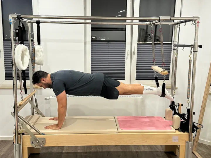 HUNDRED PILATES Reformer Studio — Pilates in Innenstadt, Neuss