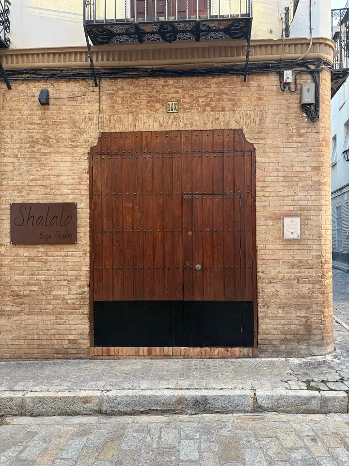 Shalala Yoga Studio — Yoga en El Arenal, Sevilla