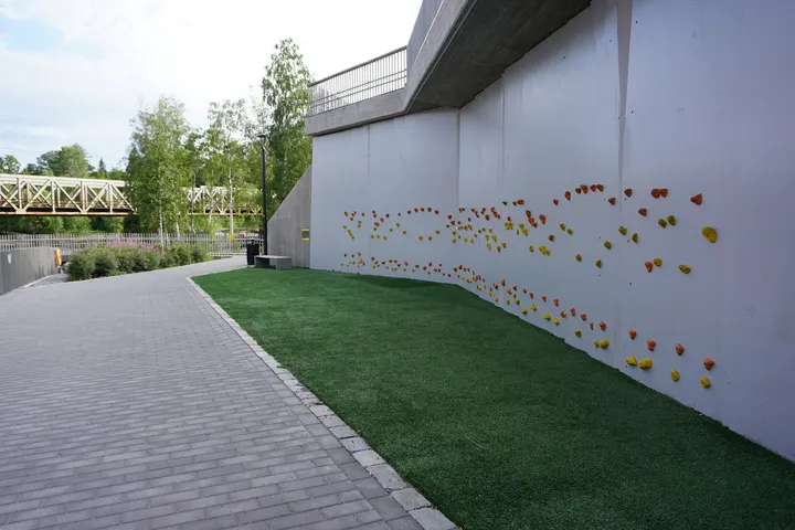 Nyrkkäkallion kiipeilyseinä — Kiipeily – Tampella, Tampere