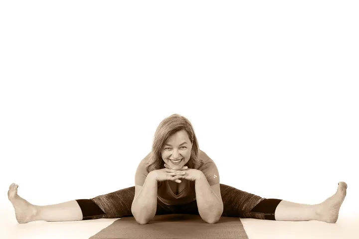 Yoga-Schritte Claudia Salzbrunn Yogalehrerin — yoga-studio in Ravensburg — 3