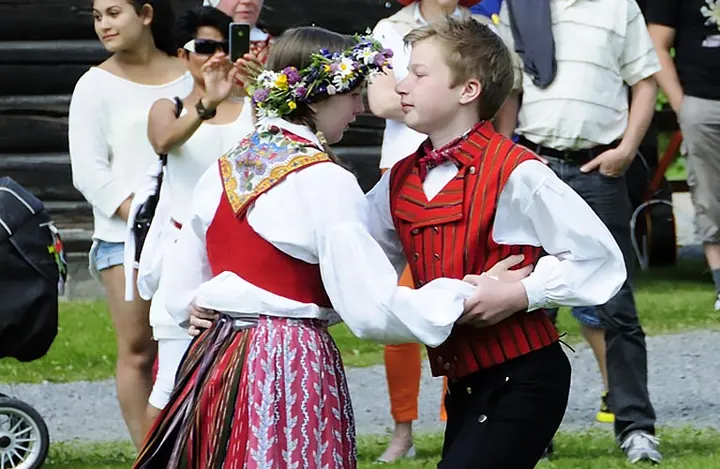 Stora Tuna Folkdansgille — dans-studio i Nordanbäck, Borlänge — 3