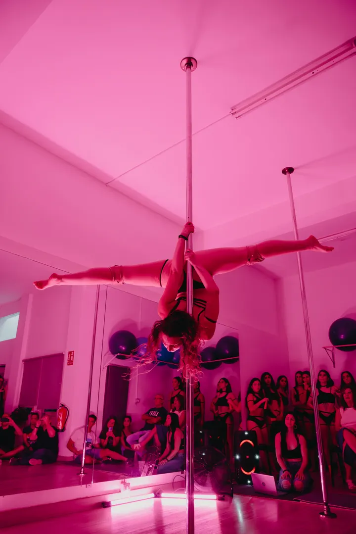 Pole 9 Dragones — Centro de Pole Dance, Pole Exotic, Pilates y Flexiblidad en La Laguna — pilates-studio en La Laguna — 3