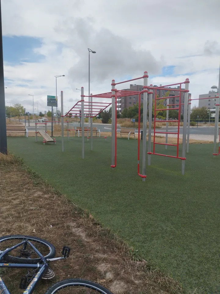 Parque Calistenia Zabalgana — calisthenics-studio en Zabalgana, Vitoria-Gasteiz — 2