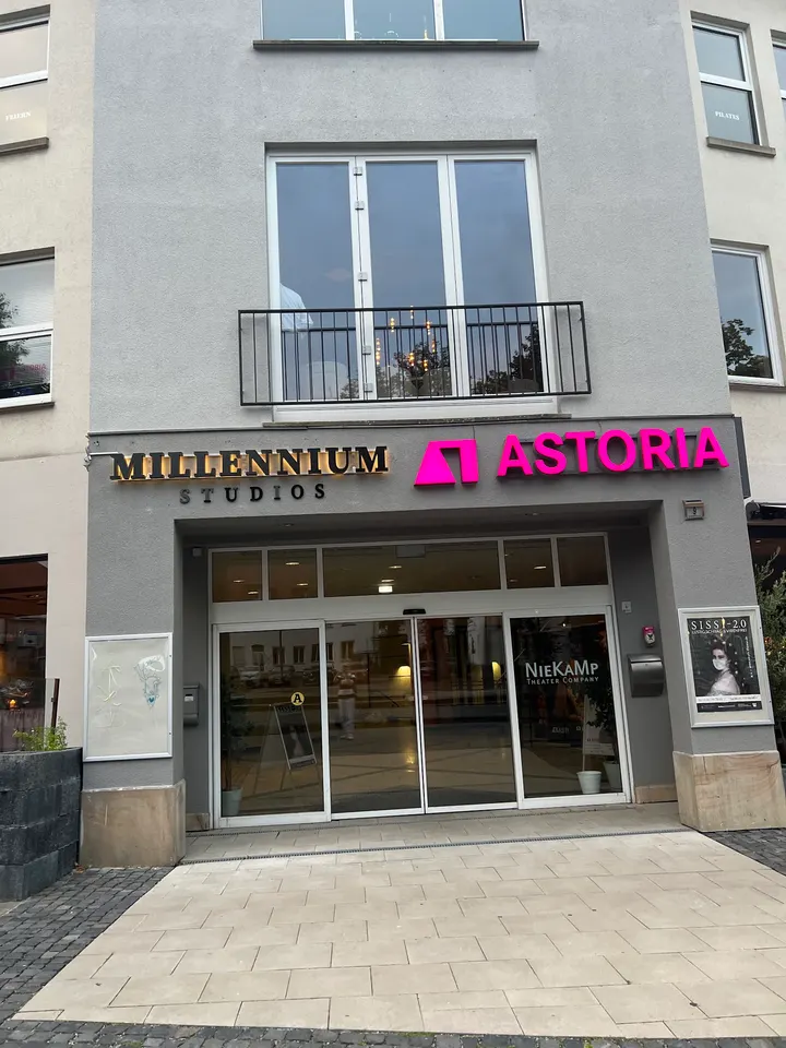 Millennium Studios — Tanz in Mitte, Bielefeld