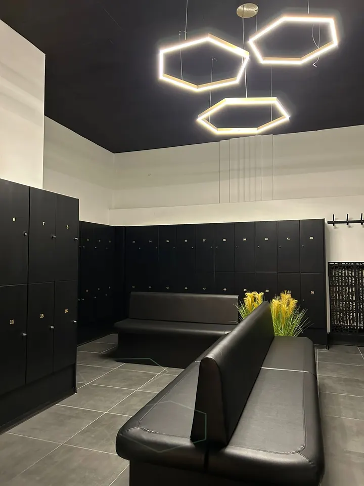 AYES Beyond Frauenfitness — fitnessstudio in Duisburg — 3