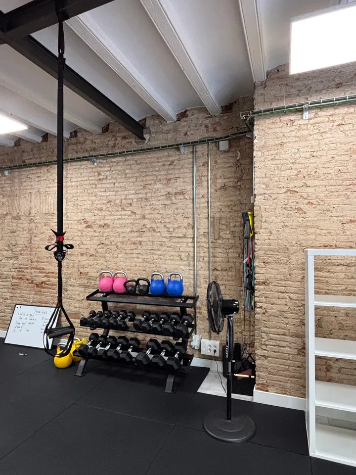 Happy Shiny Fitness Jor Leyria — entrenamiento personal-studio en Sants-Montjuïc, Barcelona — 3