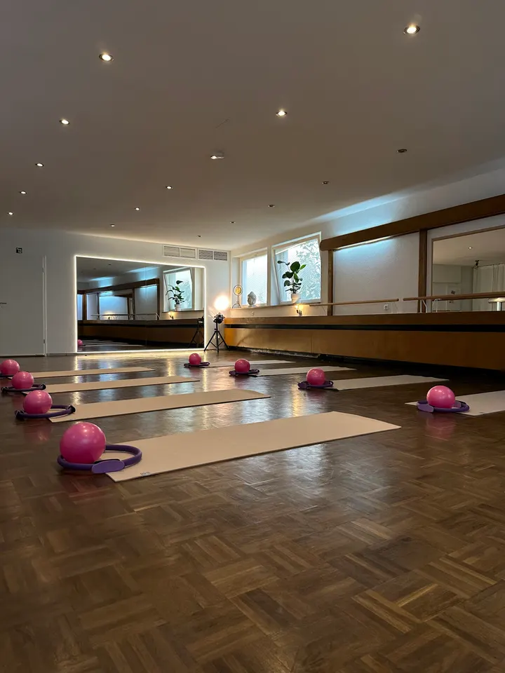 Romanova Akademie — Yoga in Schorndorf