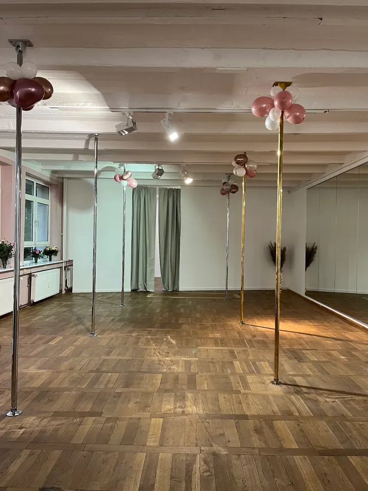 Pole and Art — Pole Fitness in Westend, Offenbach am Main