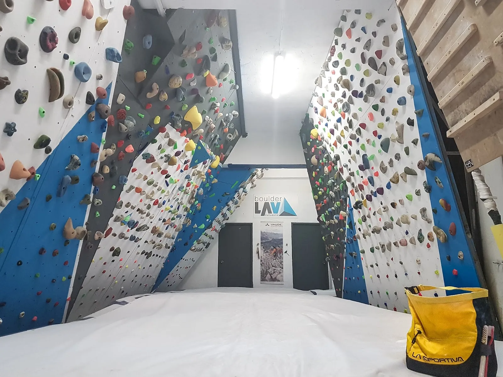 Rocódromo LAV & Escalada en el centro de Valladolid. — escalada-studio en Valladolid — 2