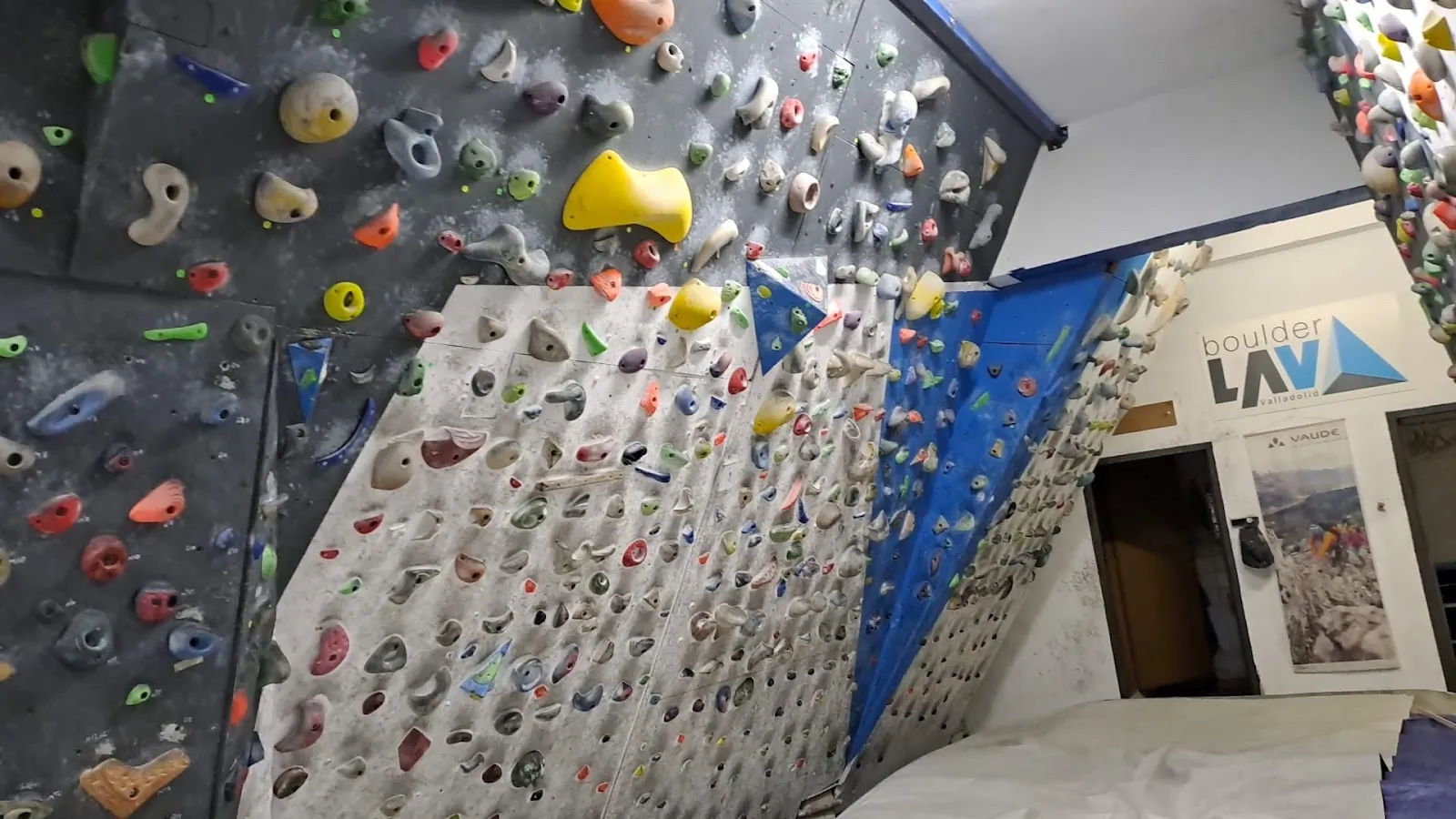 Rocódromo LAV & Escalada en el centro de Valladolid. — escalada-studio en Valladolid — 4