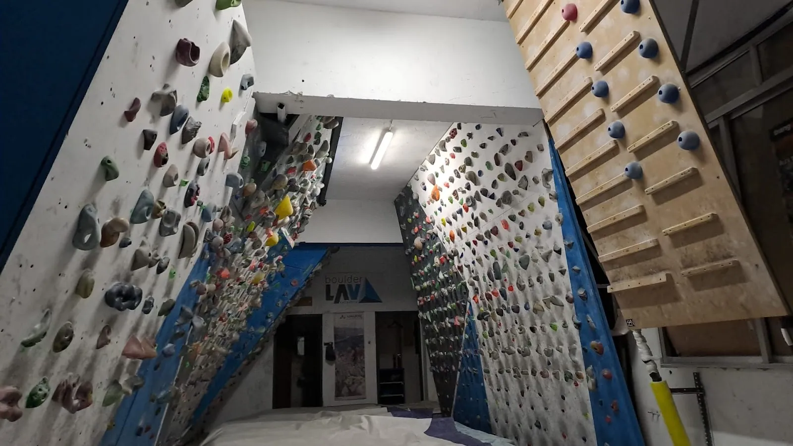 Rocódromo LAV & Escalada en el centro de Valladolid. — escalada-studio en Valladolid — 5