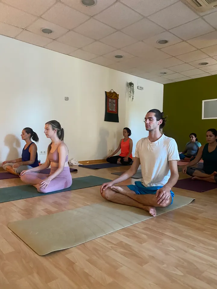 Vitoymás Yoga — Yoga en Villa de Vallecas, Madrid