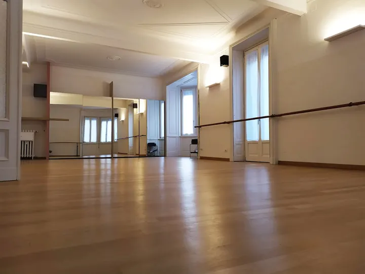 Omino Danzante — danza-studio a Buenos Aires - Venezia, Milano — 2