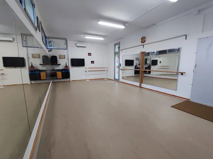 Escuela de Danza y Flamenco JRA — baile-studio en Abrera — 3
