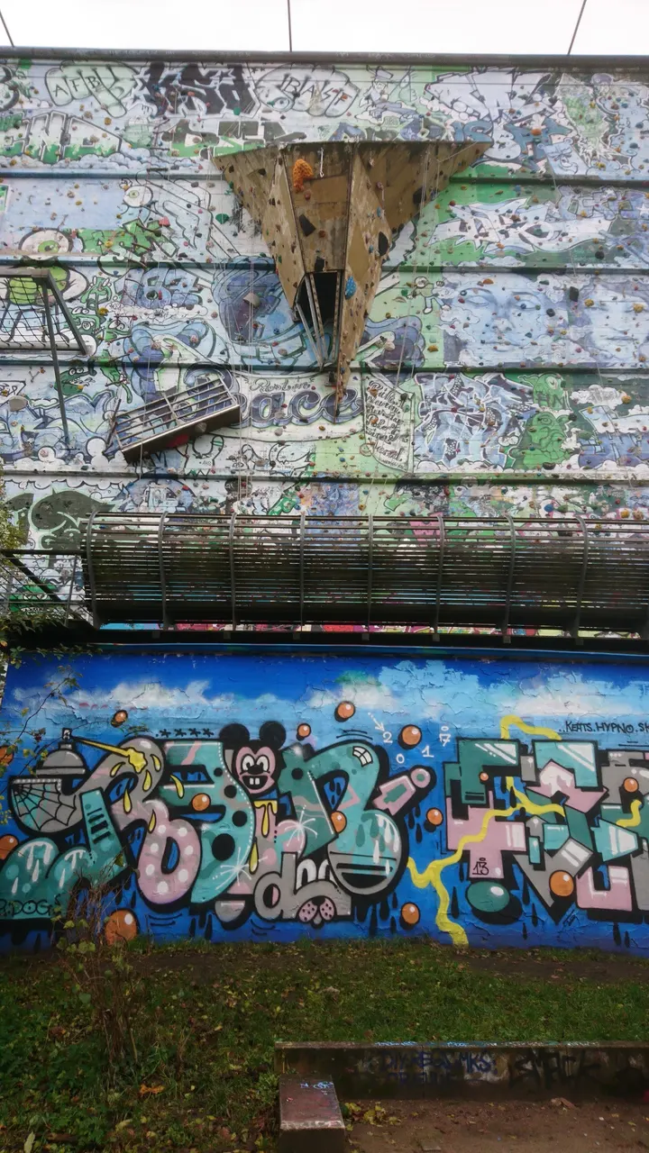 Kilimanschanzo – Bunker im Flora-Park mit Kletterwand — klettern-studio in Hamburg — 3