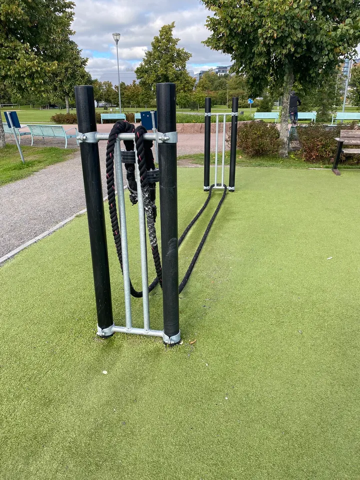 Ulkokuntoilulaitteet, Street Workout -treenipaikka — fitnessstudio – Turku — 4