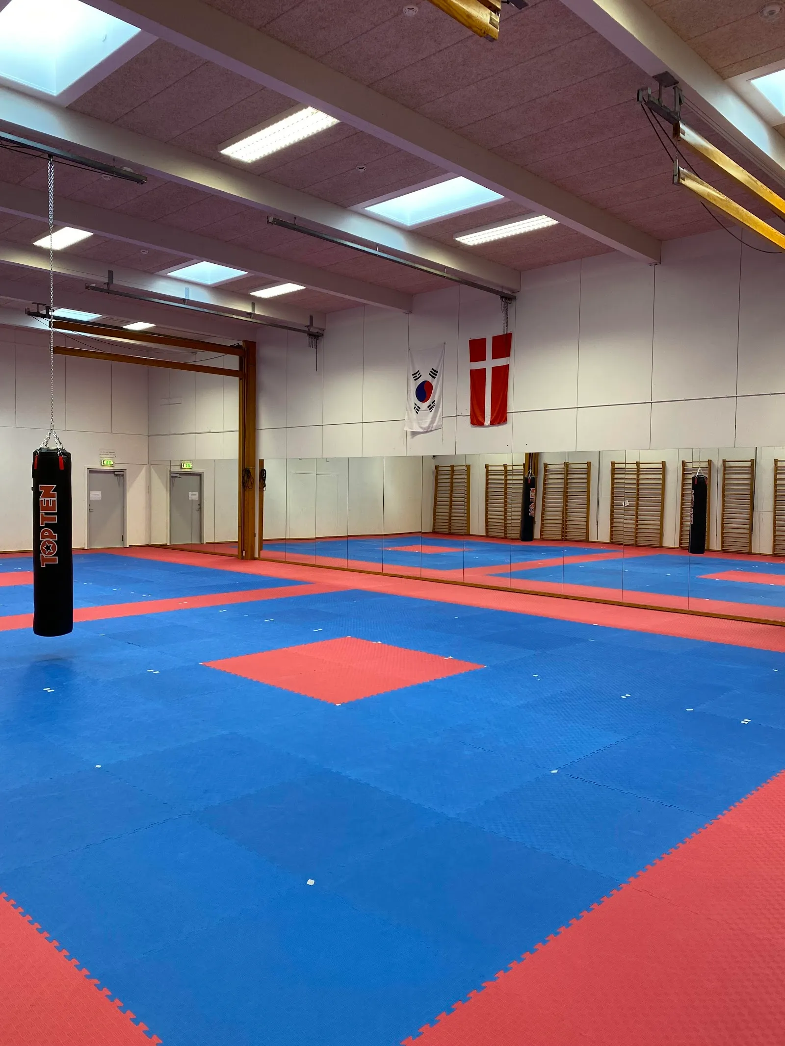 Hvidovre Taekwondo klub - Simjang-Ilyeo (Træningslokation) — kampsport-studio i København — 4