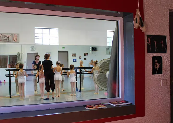 Basset Frederique — Danse à Saint-Césaire, Nîmes