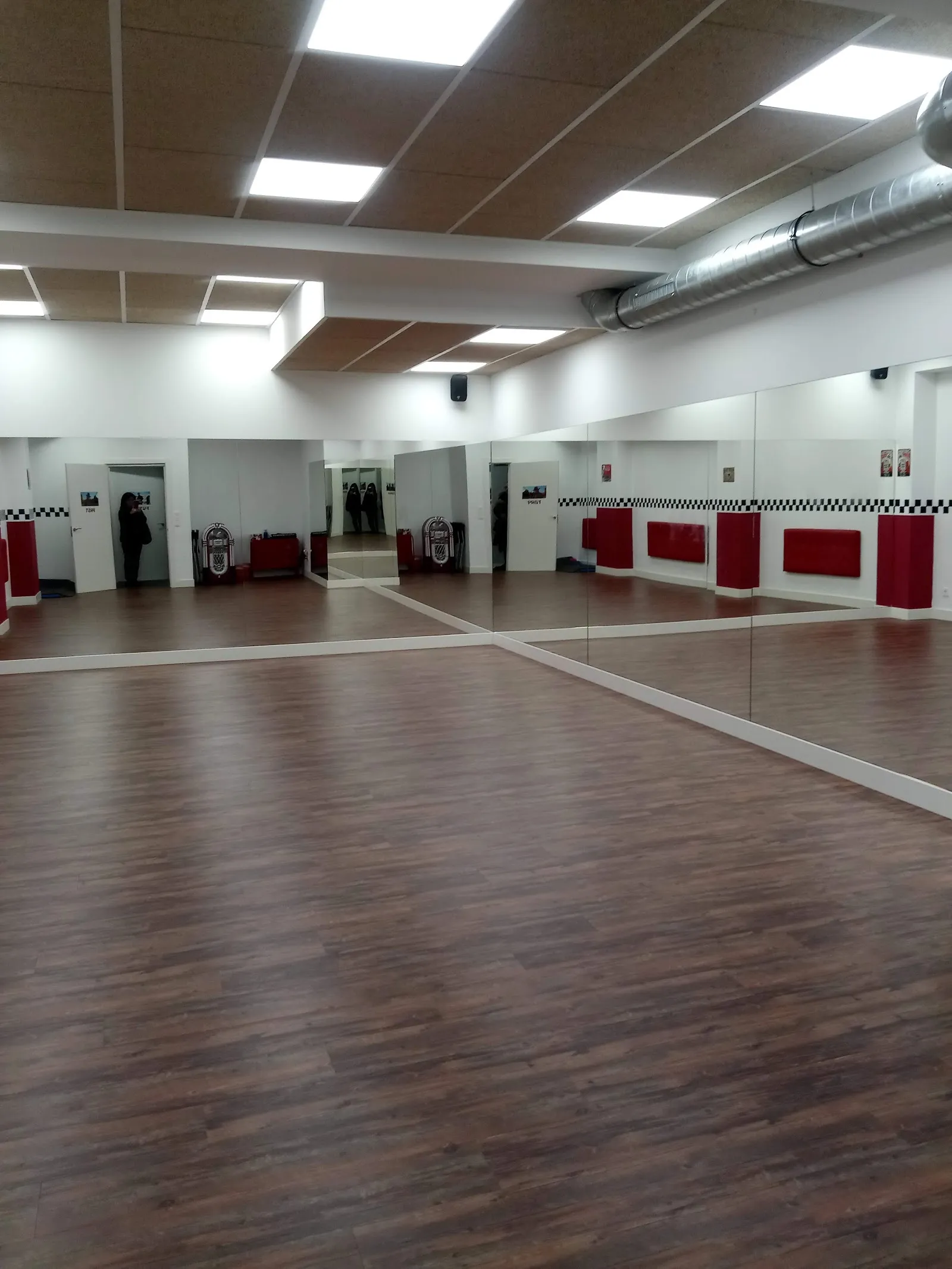 Delorean Dance School — baile-studio en San Vicente de Barakaldo/San Bizenti-Barakaldo — 3