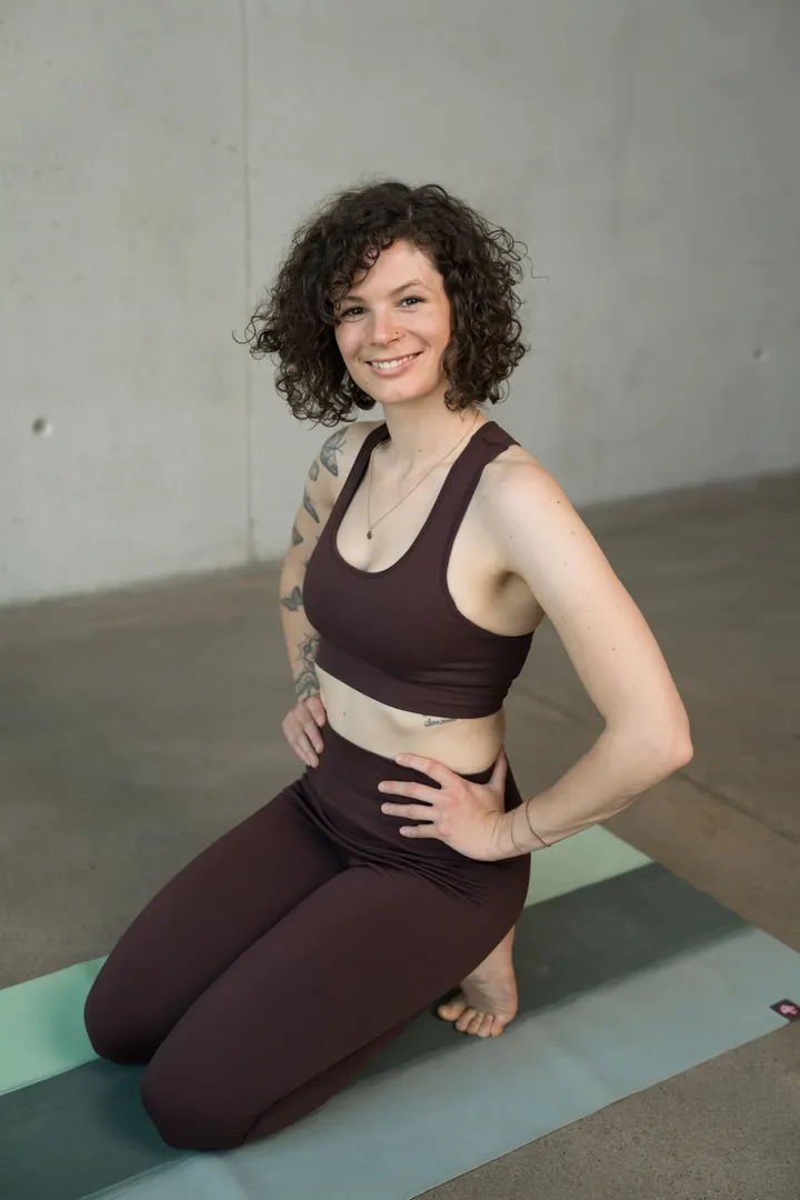Voller Leben | Lea Diegel — Yoga in Buchforst, Köln