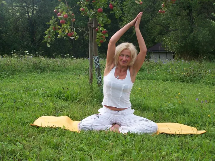 Yoga Dresden, Kosmetik, Ayurveda, Waldbaden, Hypnose — yoga-studio in Dresden — 5