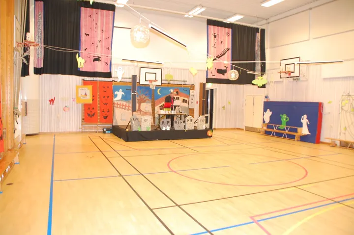 Vinga Yellow Rockers Square Dance Club — dans-studio i Kyrkbyn, Göteborg — 2