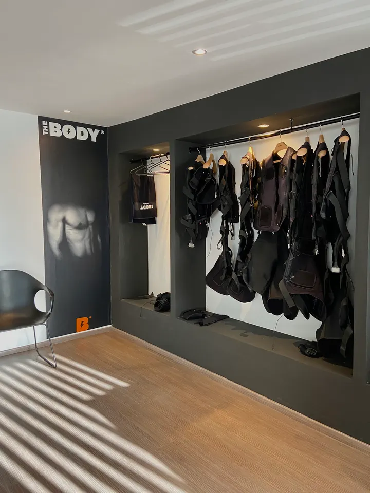 The body Ollioules — récupération-studio à Piedardan, Ollioules — 2