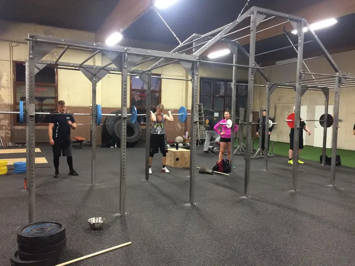 SUPERSTARK GYM öppet bolag — fitnessstudio – Mustasaari — 3
