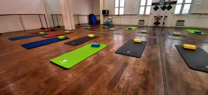 YOGA doux et SOPHROLOGIE, pour une détente physique et mentale. — yoga-studio à Paris — 3
