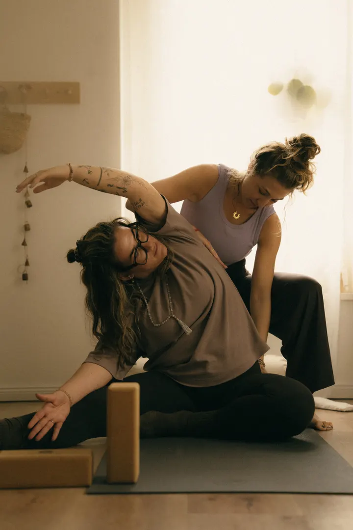 BLUTSCHWESTERN | Yoga, Cacao & mehr für Frauen — yoga-studio in Buxtehude — 3