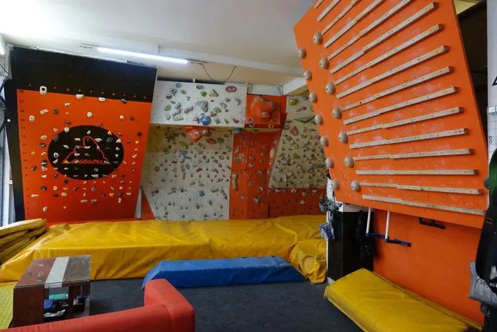 Asociacion Galega Artes Marciales Y Deportes De Contacto — artes marciales-studio en Ourense — 5
