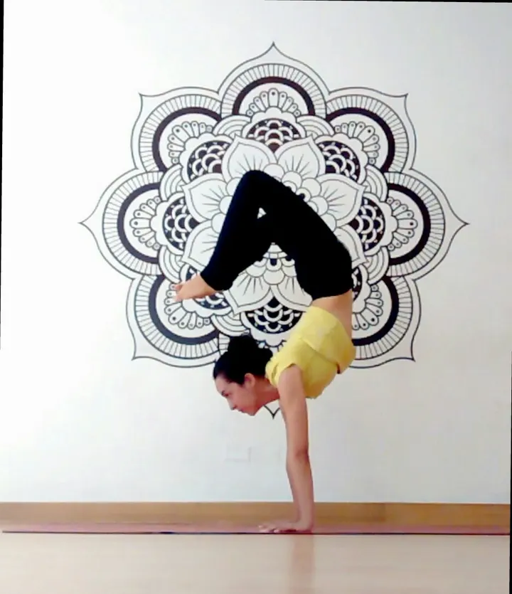 Yoga Con Sandra Rovegno Certificada Por Yoga Alliance — yoga-studio en Oviedo — 3