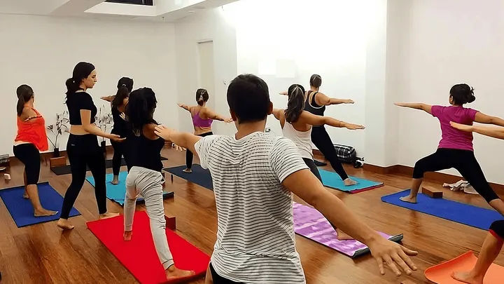 Yoga Con Sandra Rovegno Certificada Por Yoga Alliance — yoga-studio en Oviedo — 4