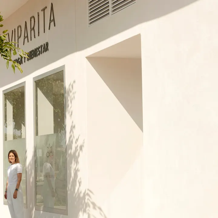Viparita Yoga Y Bienestar — Yoga en Parque Venecia, Zaragoza