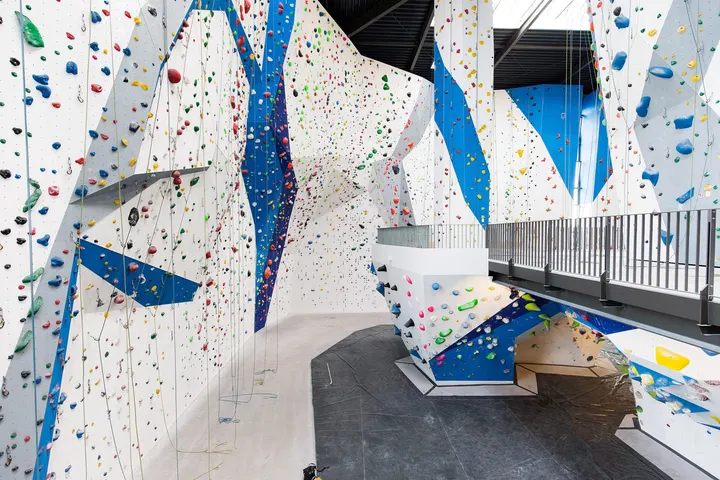 Bergstation Kletter- und Boulderhalle — Bouldering in Meide, Hilden