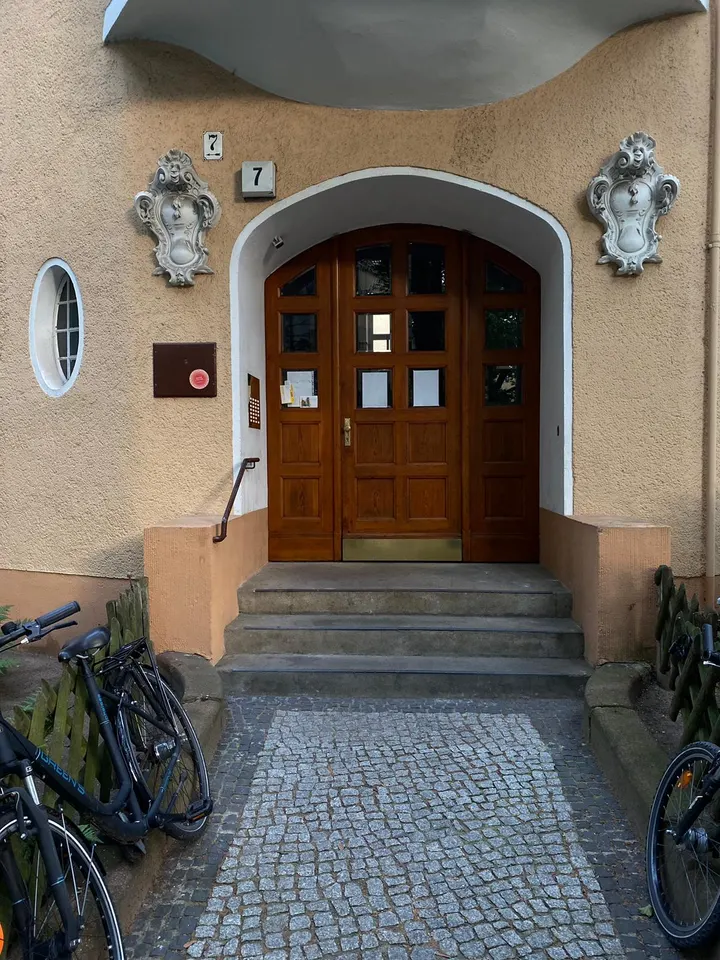 FATIMA BEKOVA | STOTT PILATES® CERTIFIED INSTRUCTOR — pilates-studio in Friedenau, Berlin — 2