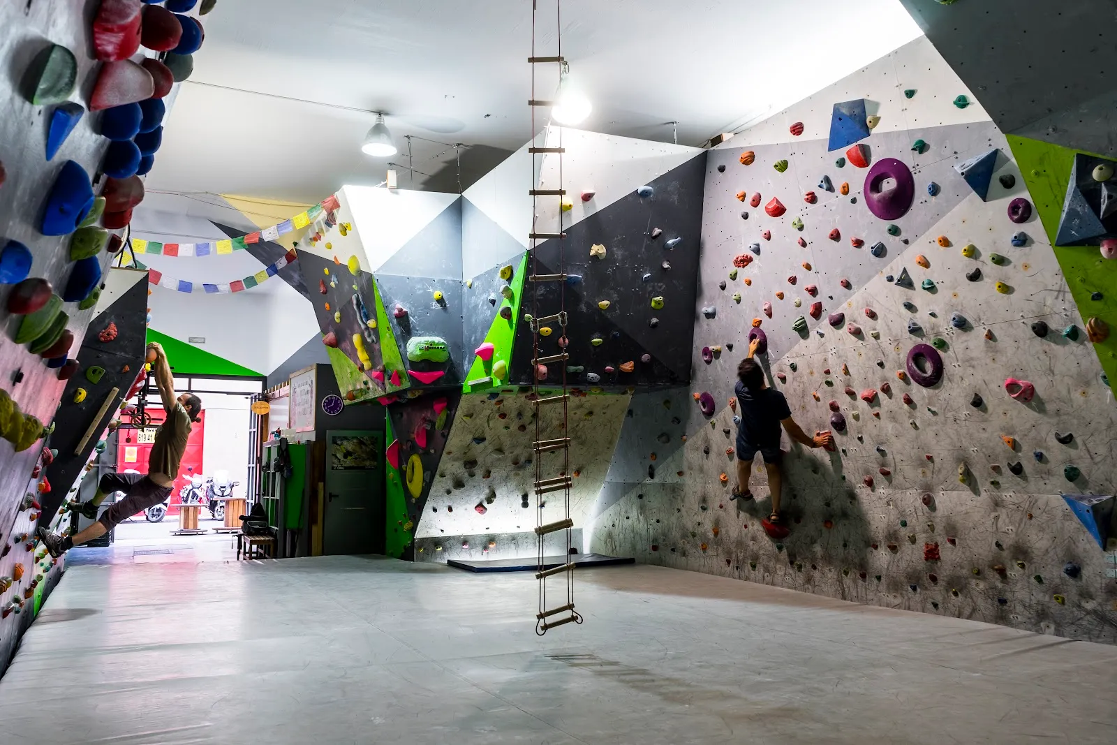 Roco Balaitus (Rocodromo en Sevilla) — escalada-studio en Montequinto — 3