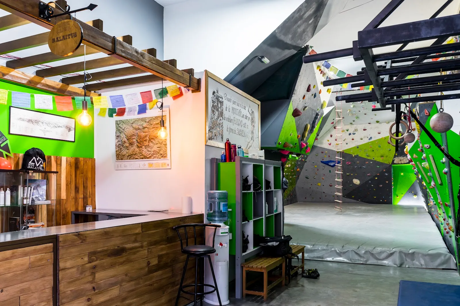 Roco Balaitus (Rocodromo en Sevilla) — escalada-studio en Montequinto — 3