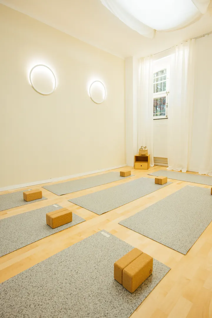 Lumi Studio Köln · Yoga · Ayurveda Massage · — yoga-studio in Neustadt/Nord, Köln — 3