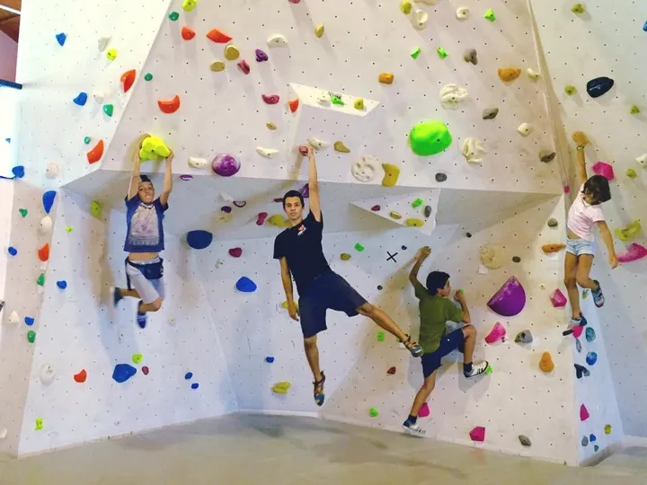 Vertigo Climbing Center Avenida Infante Dom Henrique, Beira Rio Building, Fraction S — Boulder em Poço do Bispo, Lisboa