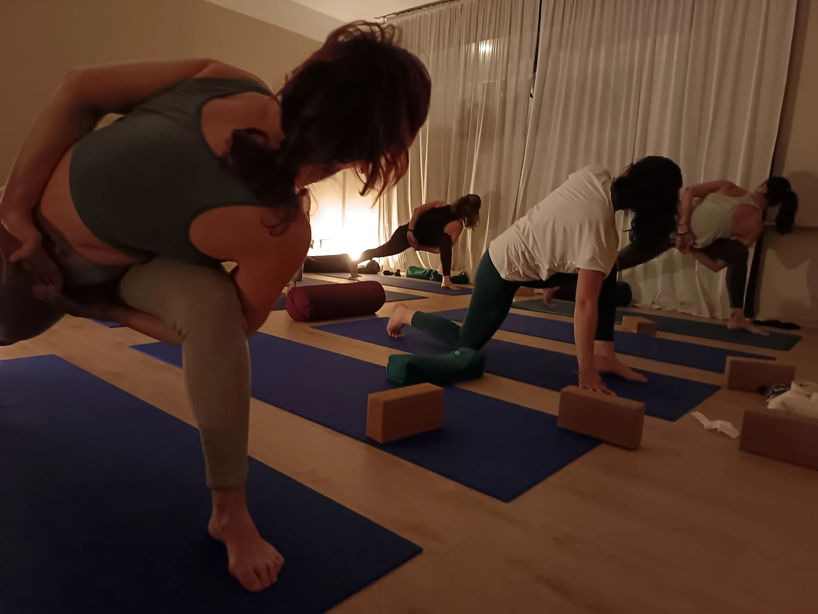 Mahila - Yoga Y Terapias Para La Mujer — yoga-studio en Sant Vicenç dels Horts — 2