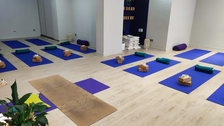 Mahila Yoga L&A Terapias La Mujer — yoga-studio en Sant Vicenç dels Horts, Barcelona — 3