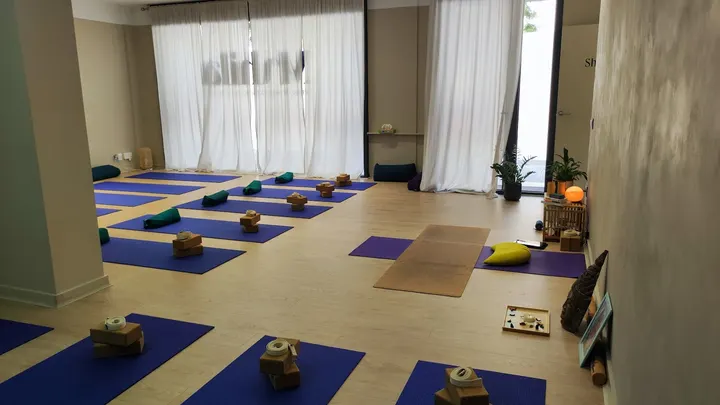 Mahila Yoga L&A Terapias La Mujer — yoga-studio en Barcelona — 3