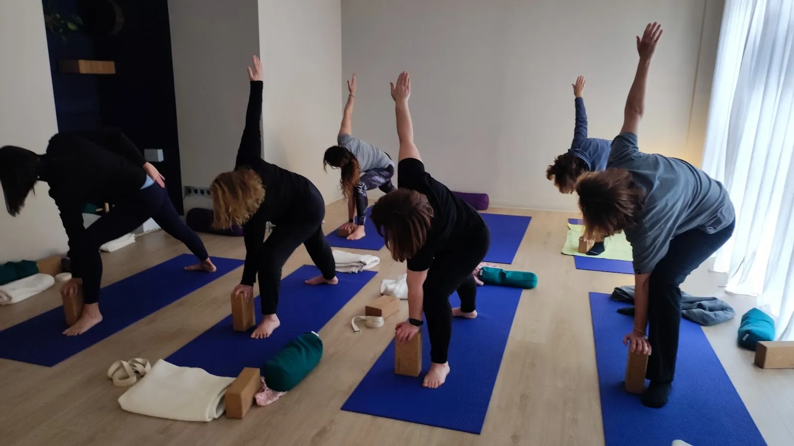 Mahila - Yoga Y Terapias Para La Mujer — yoga-studio en Sant Vicenç dels Horts — 4