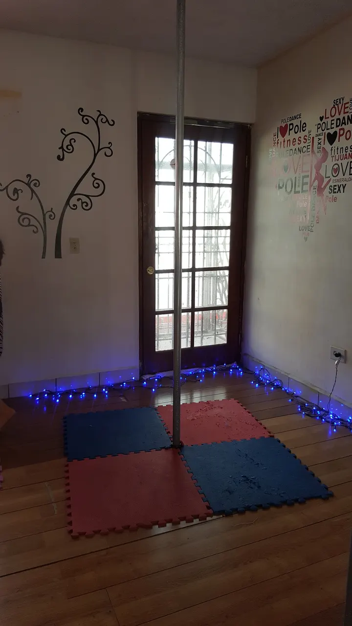 Vertical Moves Pole Dance & Sports — pole fitness-studio in Hochheide, Duisburg — 2