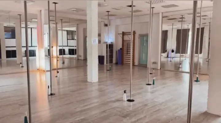 Vertical Moves Pole Dance & Sports — pole fitness-studio in Duisburg — 4