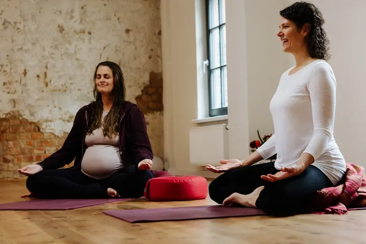 Yoga für Frauen Leipzig | Yoga in der Schwangerschaft | EFT-Coaching — yoga-studio in Leipzig — 4