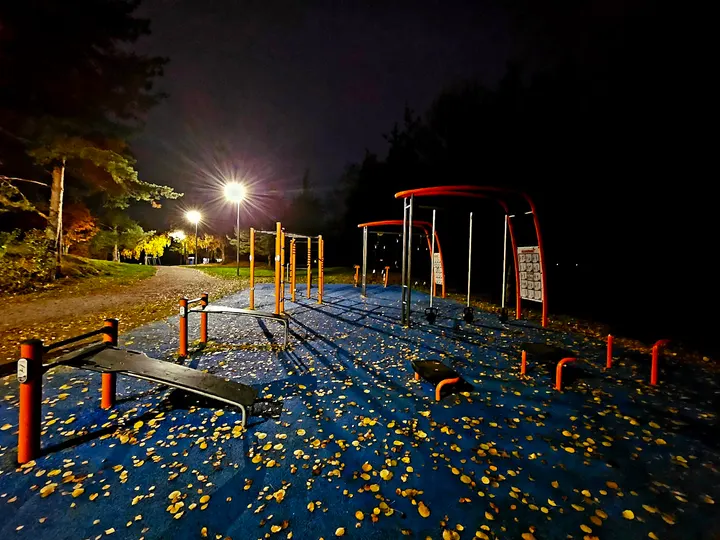 Hertunrannan ulkokuntoilupaikka / street workout -telineet — fitnessstudio – Taulumäki, Varkaus — 2