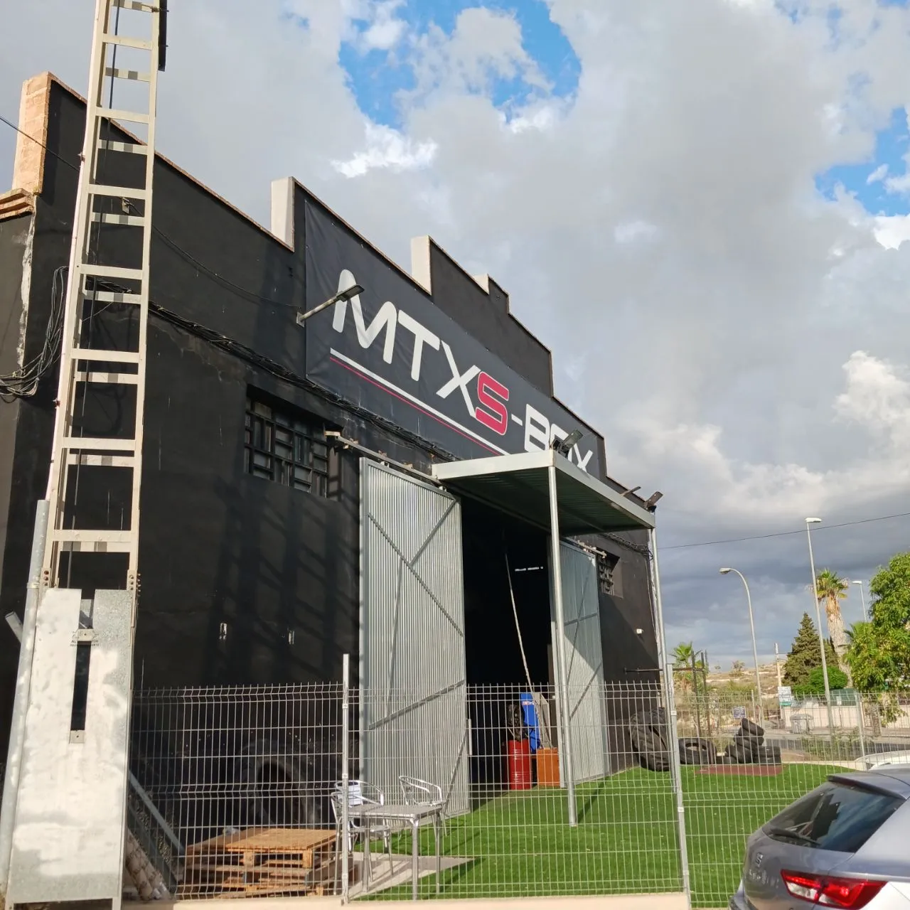 MTXS Box | Cross-training, halterofilia, powerlifting, hyrorace — crossfit-studio en Alicante — 3
