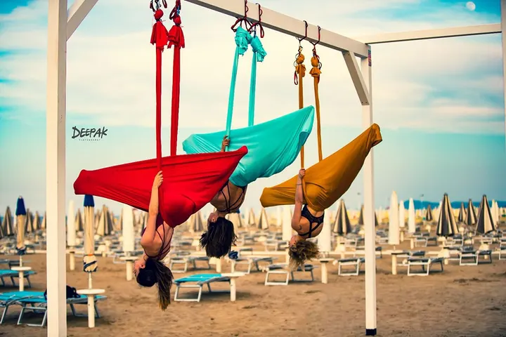 No Gravity Yoga — acrobatica aerea-studio a Rimini — 4